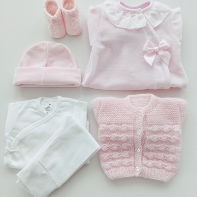 https://www.nicolalopes.pt/product/conjunto-para-bebe-rosa-bebe-5