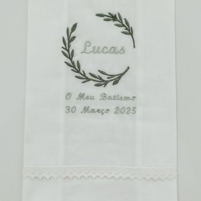 https://www.nicolalopes.pt/product/toalha-de-batismo-em-linho-personalizada-2