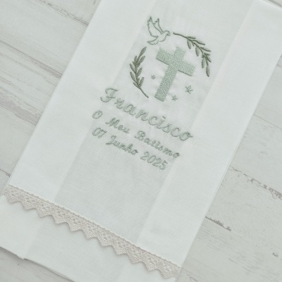https://www.nicolalopes.pt/product/toalha-de-batismo-em-linho-personalizada-3