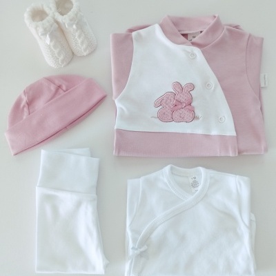 https://www.nicolalopes.pt/product/conjunto-para-bebe-rosa-velho-5