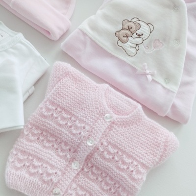 https://www.nicolalopes.pt/product/conjunto-para-bebe-rosa-bebe-6