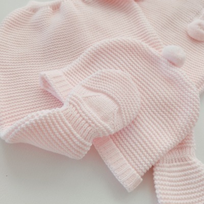 https://www.nicolalopes.pt/product/conjunto-em-malha-para-bebe-rosa-bebe