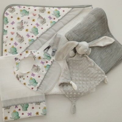 https://www.nicolalopes.pt/product/conjunto-de-bebe-completo-personalizado-cinza