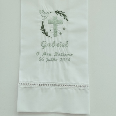 https://www.nicolalopes.pt/product/toalha-de-batismo-personalizada-2