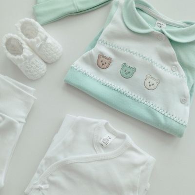 https://www.nicolalopes.pt/product/conjunto-para-bebe-verde-agua