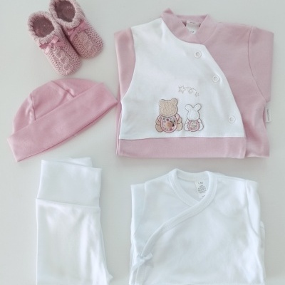 https://www.nicolalopes.pt/product/conjunto-para-bebe-rosa-velho-4