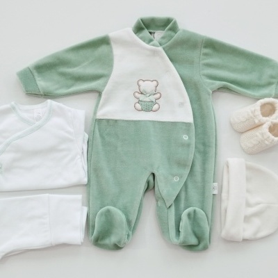https://www.nicolalopes.pt/product/conjunto-para-bebe-verde