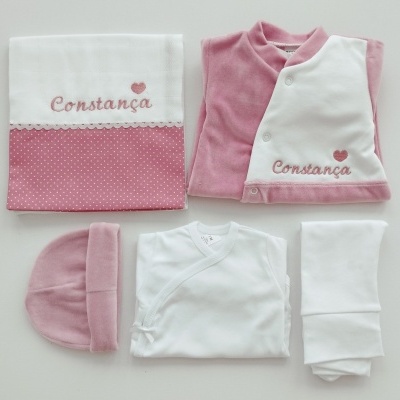 https://www.nicolalopes.pt/product/conjunto-primeira-roupinha-personalizado