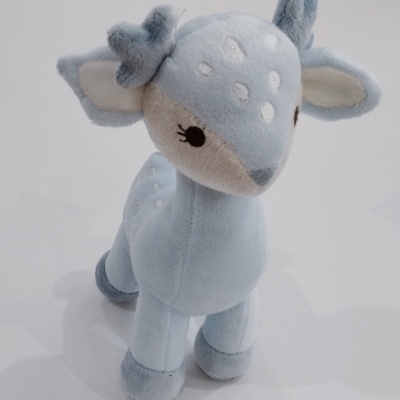 https://www.nicolalopes.pt/product/peluche-girafa-azul