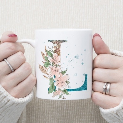 Caneca Alfabeto Floral Glitter