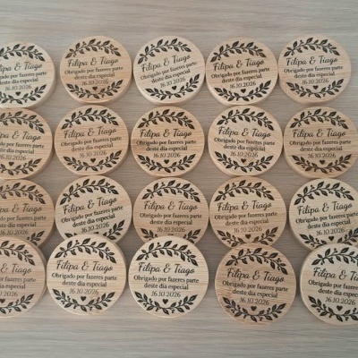 Abre-Cápsulas Magnético em Bambu Personalizado para Casamento - Folhas