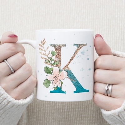 Caneca Alfabeto Floral Glitter