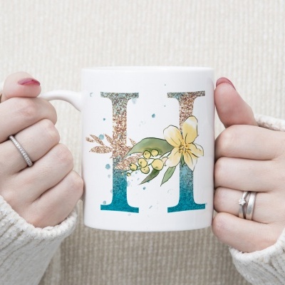 Caneca Alfabeto Floral Glitter