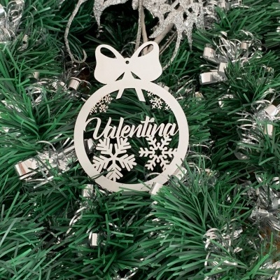 Bola de Natal Personalizada com Nome - Laco e Flocos de Neve
