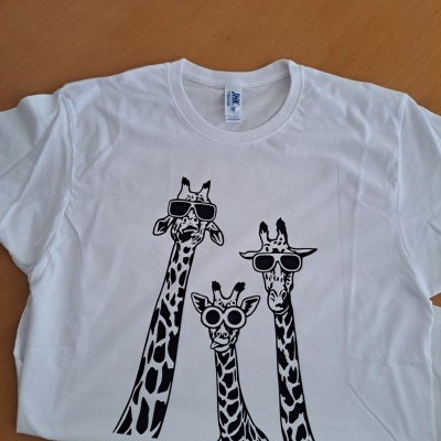 T-Shirt unisexo "Familia Girafa"