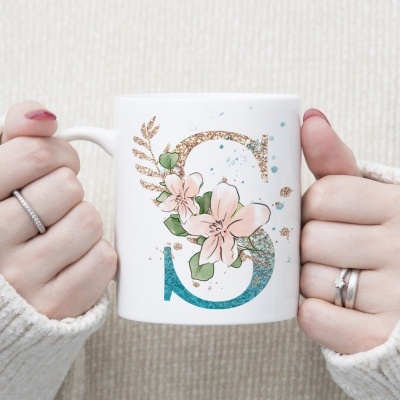 Caneca Alfabeto Floral Glitter