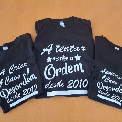 Par de T-shirt Tentar Manter a Ordem