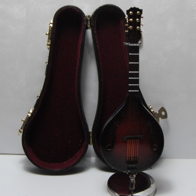 Bandolim decorativo em miniatura