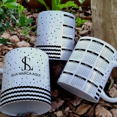 Caneca Calendário 2026 Corporativo