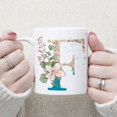 Caneca Alfabeto Floral Glitter