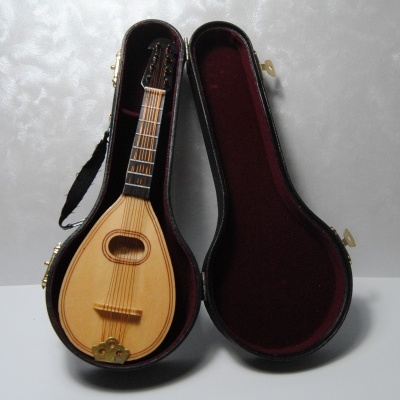 Bandolim decorativo em miniatura