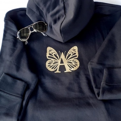 Sweatshirt com Capuz "Borboleta" com letra Personalizada
