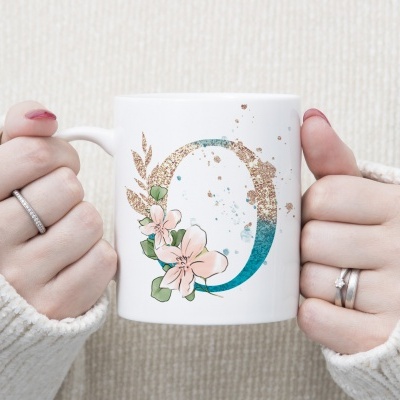 Caneca Alfabeto Floral Glitter