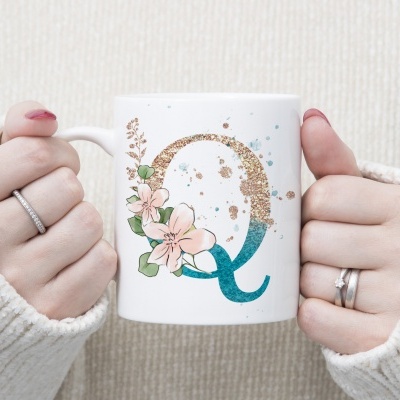 Caneca Alfabeto Floral Glitter