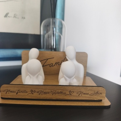 Conjunto de Decoração Família em Pó Cerâmico e MDF