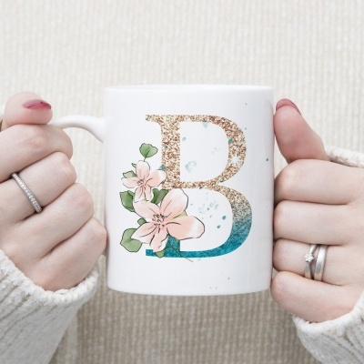 Caneca Alfabeto Floral Glitter