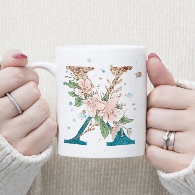 Caneca Alfabeto Floral Glitter