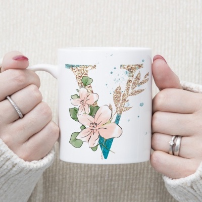 Caneca Alfabeto Floral Glitter