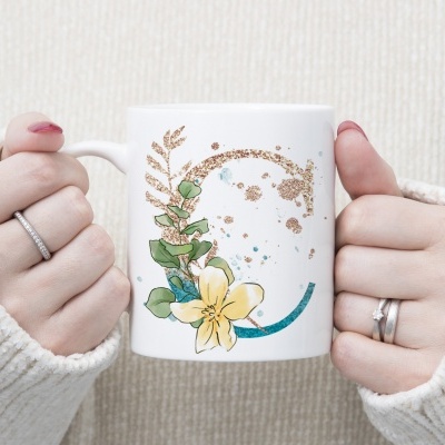 Caneca Alfabeto Floral Glitter