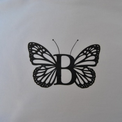 Sweatshirt com Capuz "Borboleta" com letra Personalizada