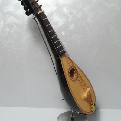 Bandolim decorativo em miniatura