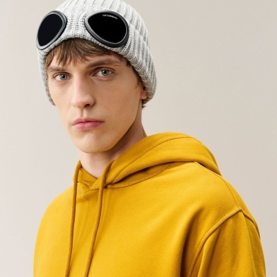 C.P. Company - Gorro c/ Goggles