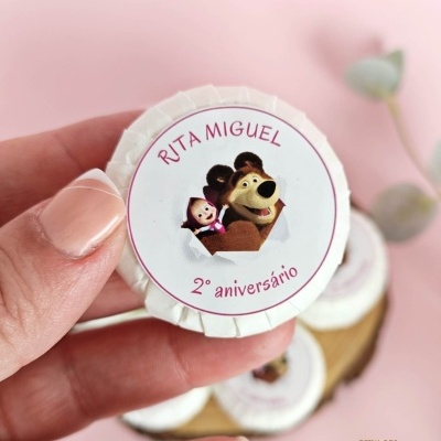 Mini sabonetes personalizados em saco organza com tag personalizada