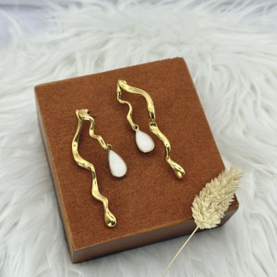 Brincos Compridos Brancos HANDMADE