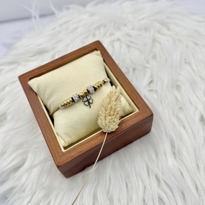 Pulseira Dourada Trevo Brilhante