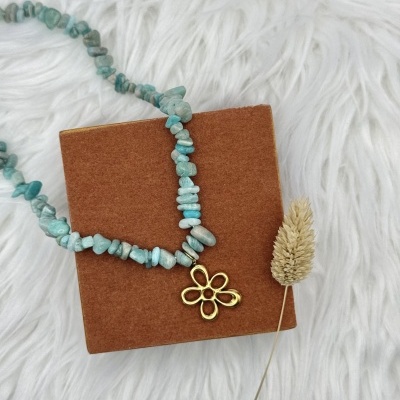 Colar Azulado com medalha flor