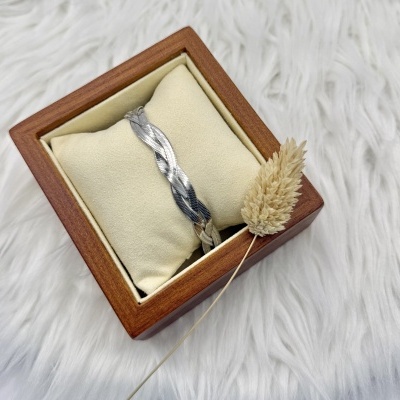 Pulseira Prateada Entrançada