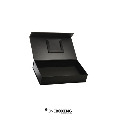 Embalagem em cartão compacto, com interior em cartolina personalizada Embalagem em cartão compacto, com interior em cartolina personalizada