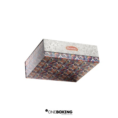 Embalagem em cartão compacto, com interior em cartolina personalizada Embalagem em cartão compacto, com interior em cartolina personalizada