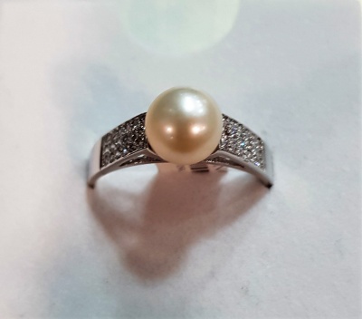 Anel ouro branco com pérola