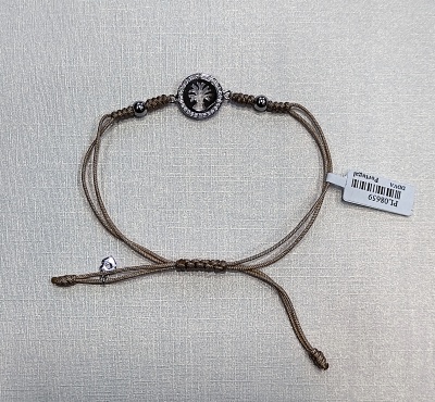 Pulseira de prata com fio macramé