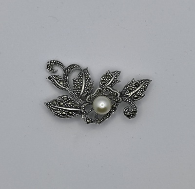 Alfinete de prata com marcasites