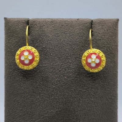 Brincos de prata dourada com flor de esmalte vermelha (10mm)