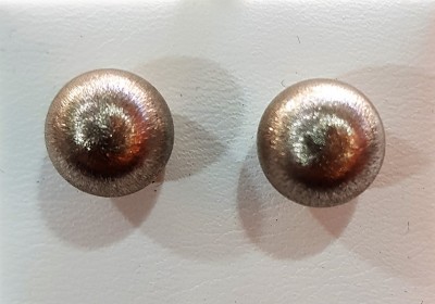 Brincos ouro branco bola acetinada