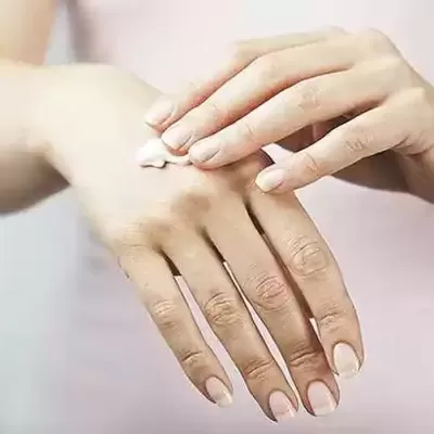 Creme&#x20;hidratante&#x20;M&#x00E3;os&#x20;com&#x20;manteiga&#x20;de&#x20;Karite