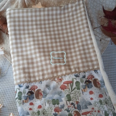 Mantinha ouriços e cogumelos